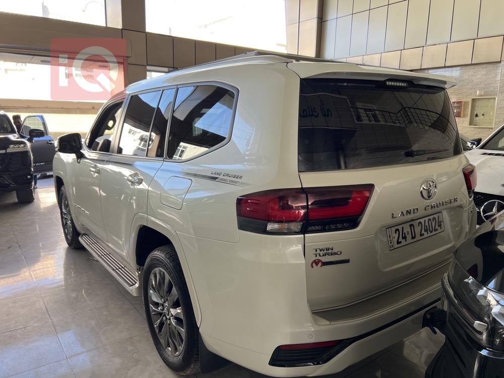 تۆیۆتا لاند کروزەر